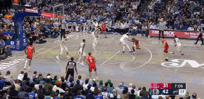 伤退?浓眉首秀制霸攻防18中10砍26分16板7助3帽 半场24+13+5+3