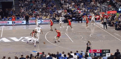 伤退?浓眉首秀制霸攻防18中10砍26分16板7助3帽 半场24+13+5+3