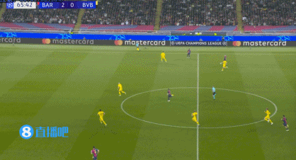 多特蒙德主场球迷狂嘘莱万，不满其首回合对旧主进球后疯狂庆祝